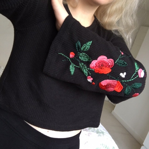 HOST PICK✨H&M Embroidered Floral Crop Top - Picture 12 of 12